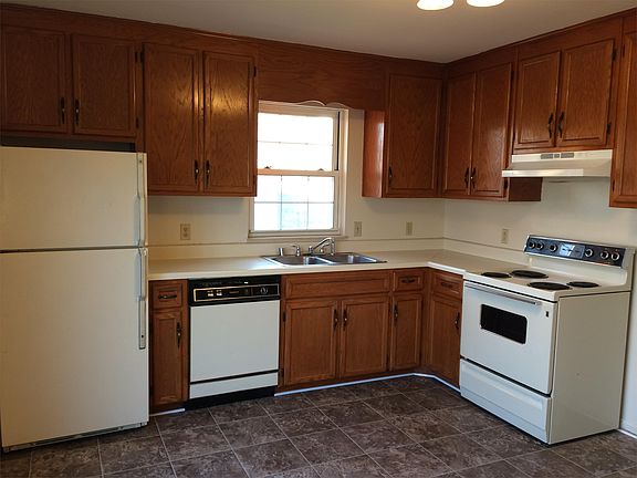 4th image of 1911 Sierra Dr