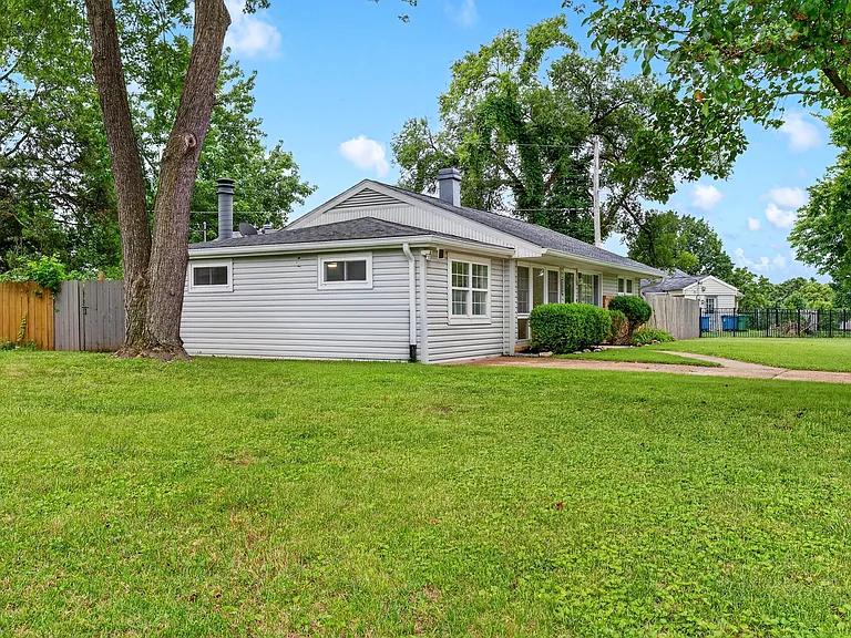 2844 Westlawn St — Photo 35