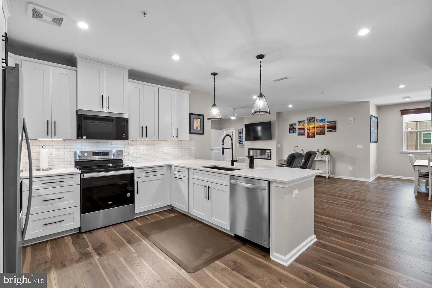 3 bed, 2.0 bath, 2031 sqft, $3,500 — Photo 4