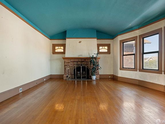 5th image of 192 Delano Ave