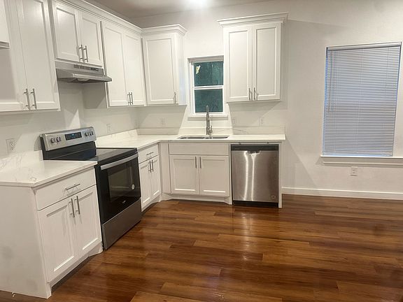 4th image of 131 Newton Ln