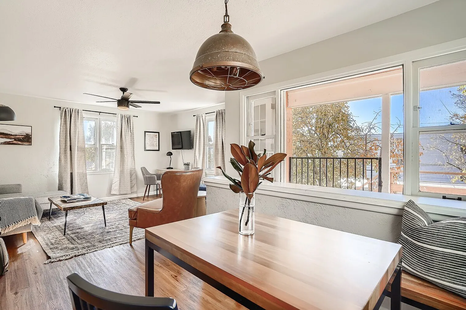 1 bed, 1.0 bath, 570 sqft, $2,977 — Photo 1