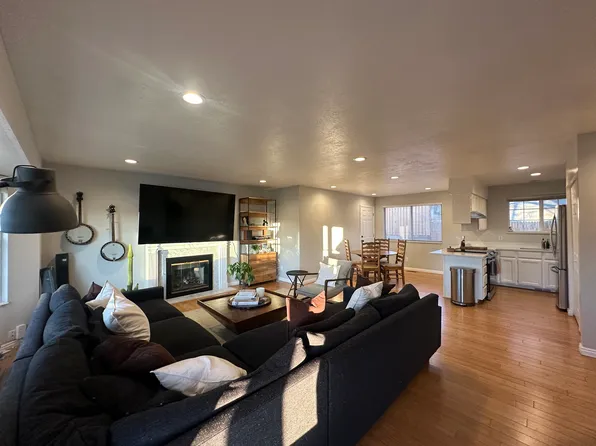 10367 S Countrywood Dr #2, Sandy, UT 84092