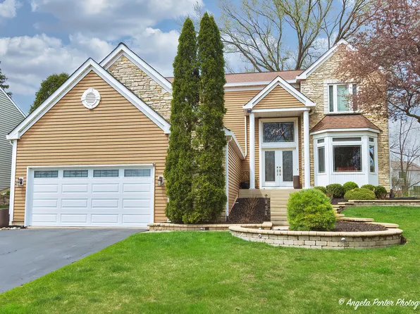 4 Preston Ct, Algonquin, IL 60102