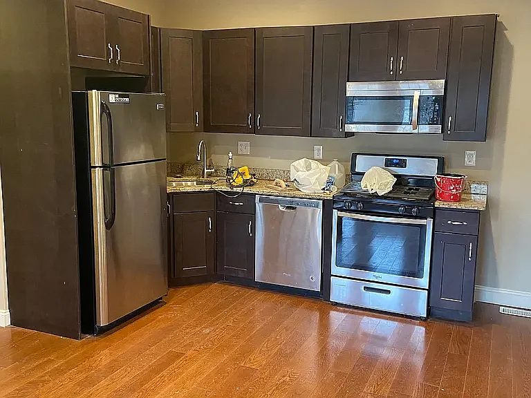 2 bed, 900 sqft, $2,800 — Photo 3