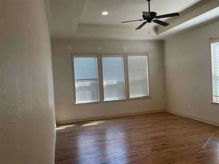 326 Harborview Dr — Photo 13