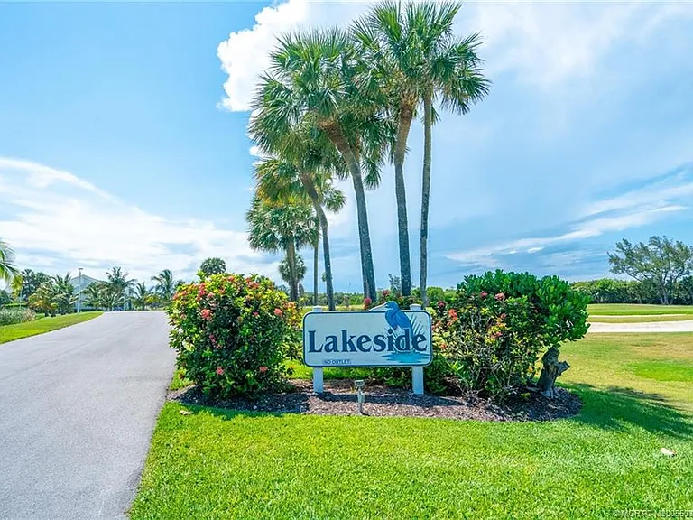 5553 NE Gulfstream Way — Photo 40