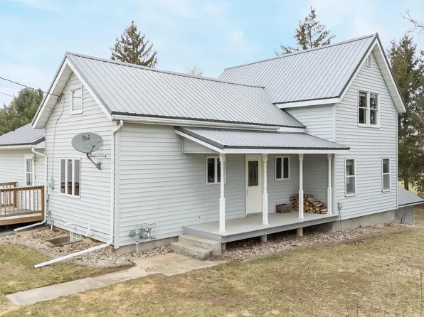 W10716 County Rd S, New London, WI 54961