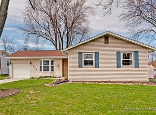 555 Illini Dr, Carol Stream, IL 60188