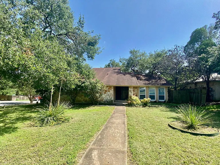 7219 Scenic Brook Dr — Photo 1