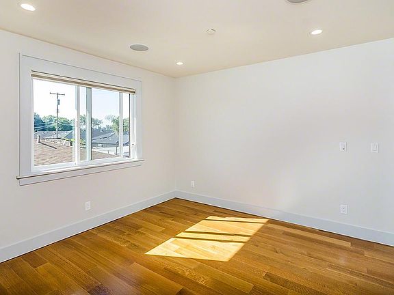 3rd image of 2369 Karen Dr APT 3