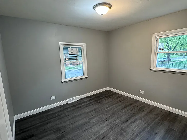 13230 S Saint Lawrence Ave — Photo 3