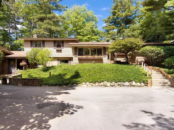 2692 Birchview Dr, Kewadin, MI 49648