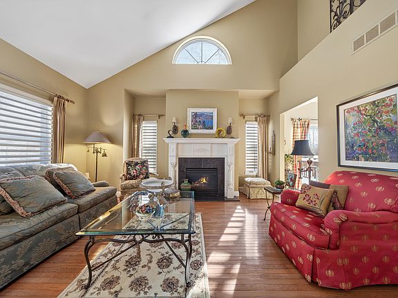 3rd image of 38347 Churchill Ln