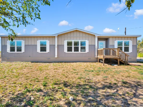 228 County Road 4647, Hondo, TX 78861