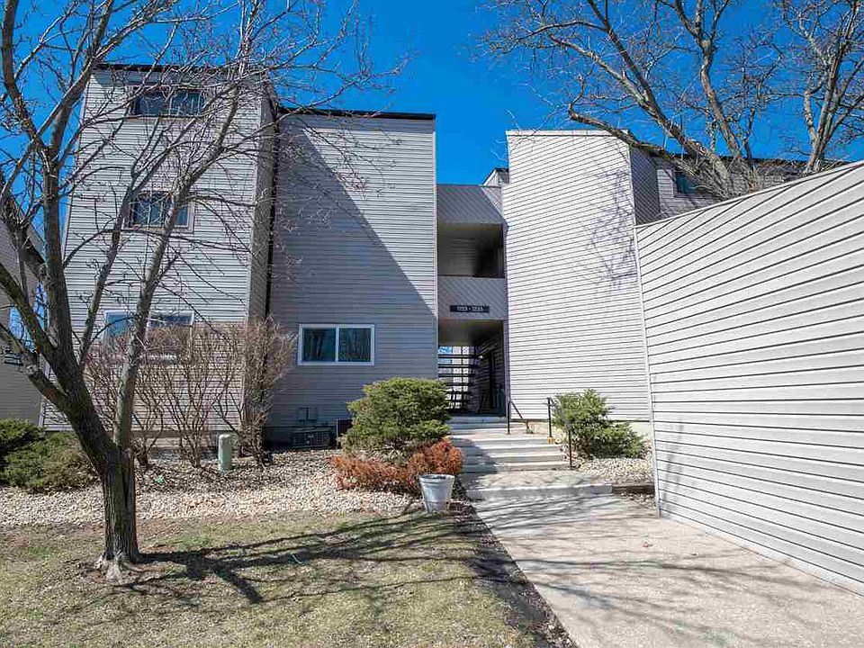 1st image of 7233 N Lakeside Ct #17