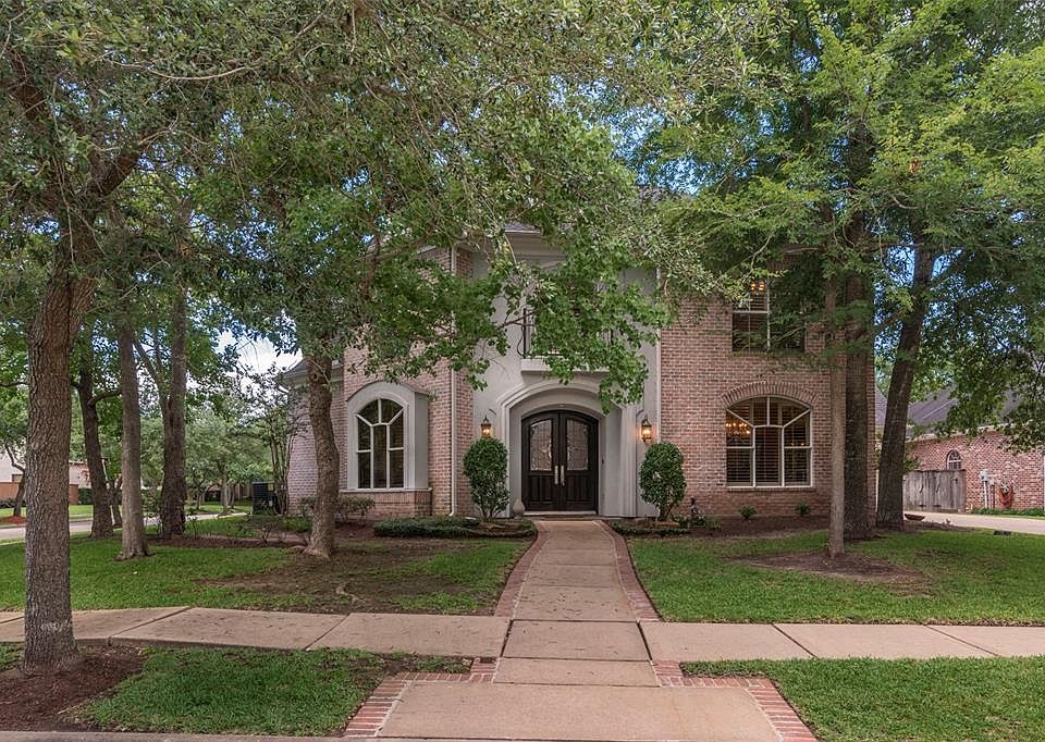 Welcome to Coral Oak Court in Bay Oaks!