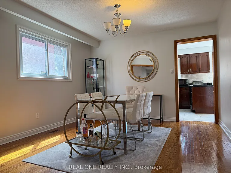 14 Empringham Cres — Photo 5