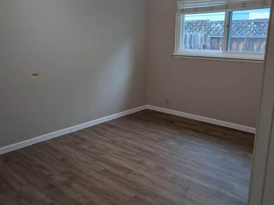 1st image of 382 Waverly St #1