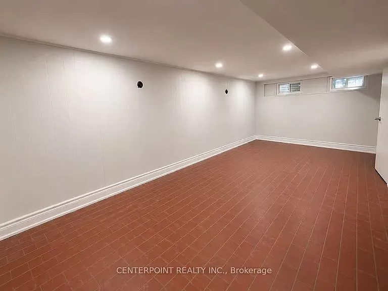 12 Hobart Dr — Photo 16