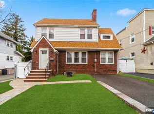 28 Niagara St, Dumont, NJ 07628