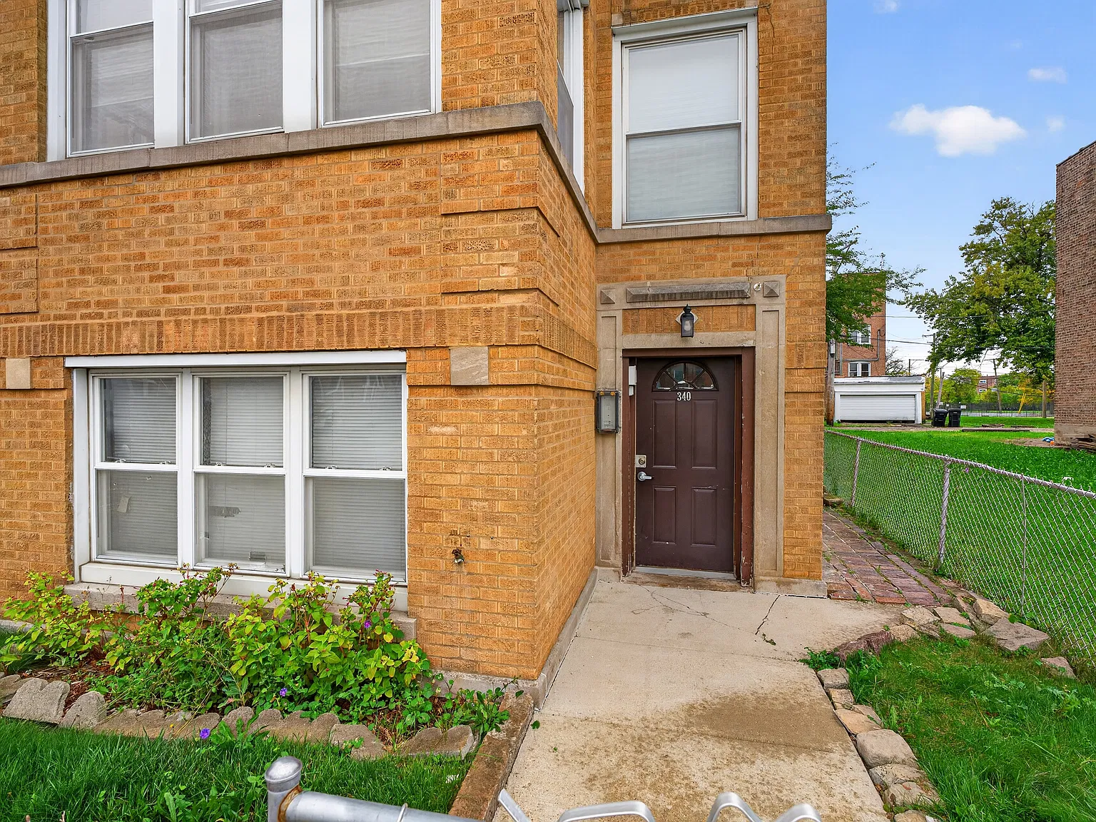 3 bed, 1200 sqft, $1,800 — Photo 3