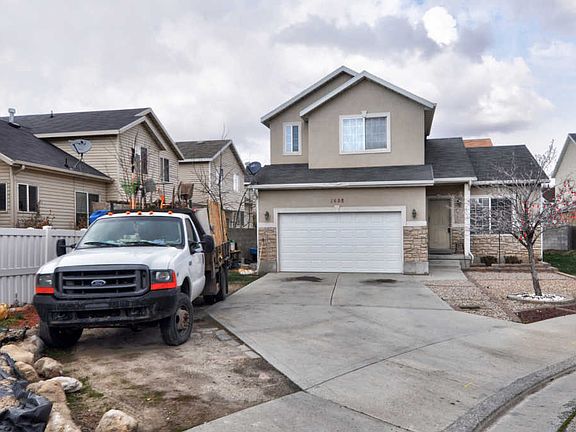 2nd image of 1608 W Liljay Cir