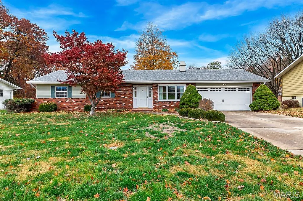 2005 Golfview Dr photo 1
