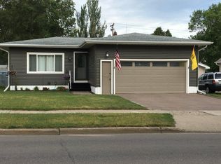 1216 6th St SW, Minot, ND 58701