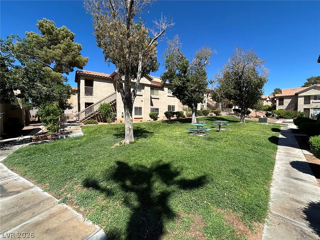 2110 Los Feliz St — Photo 2