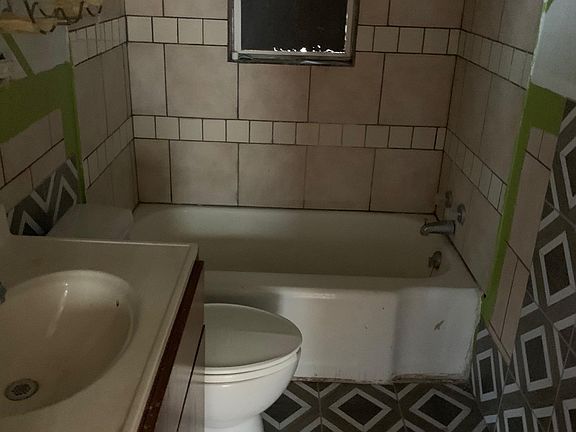 2nd image of 3847 N Tacoma Ave