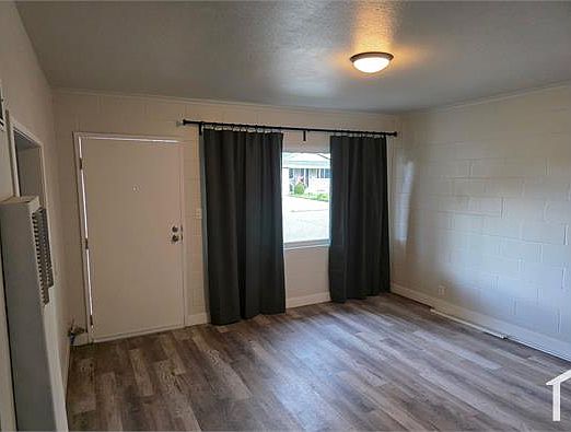 4th image of 504 E St Unit A