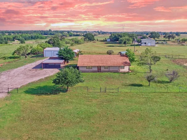 1420 Clover Dr, Poolville, TX 76487