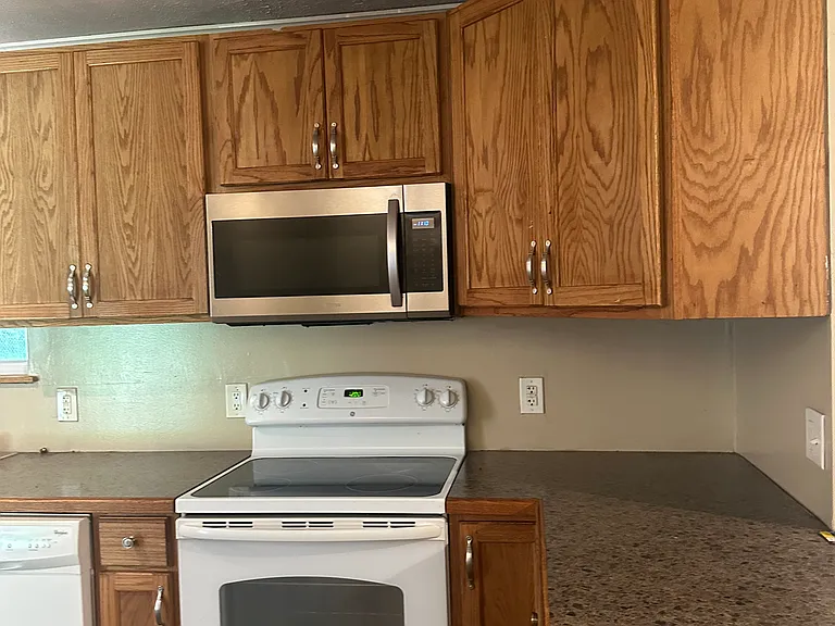 1620 Shannon Rd — Photo 3