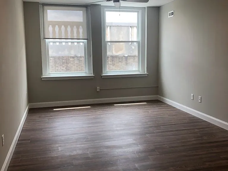 400 York Rd #301 — Photo 4