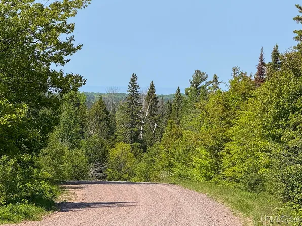 3246 E Gratiot River Rd, Allouez, MI 49805