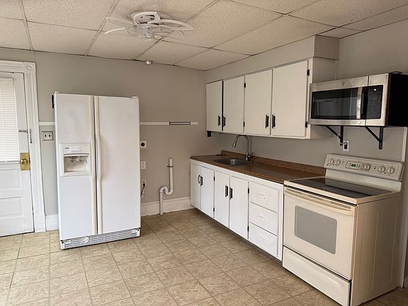 3rd image of 398 Notre Dame Ave APT 1