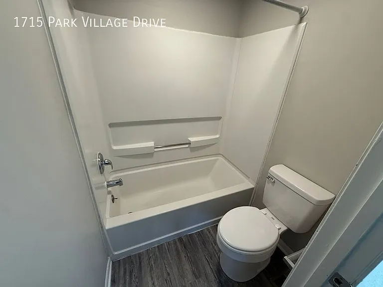 1715 Park Village Dr — Photo 27