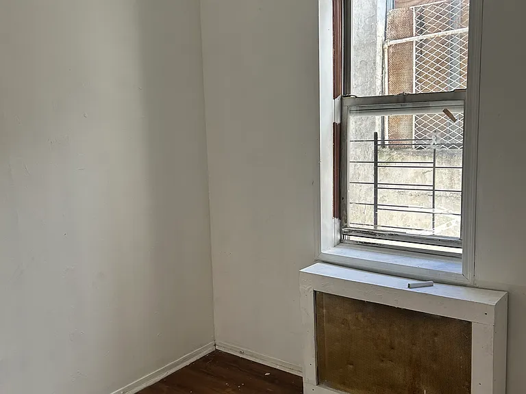 160 W Sandford Blvd #1R — Photo 7