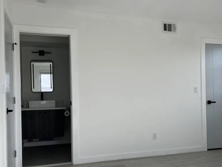 3955 S Budlong Ave #3955 — Photo 16