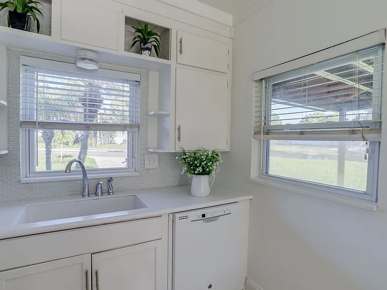 121 S Triplet Lake Dr — Photo 10