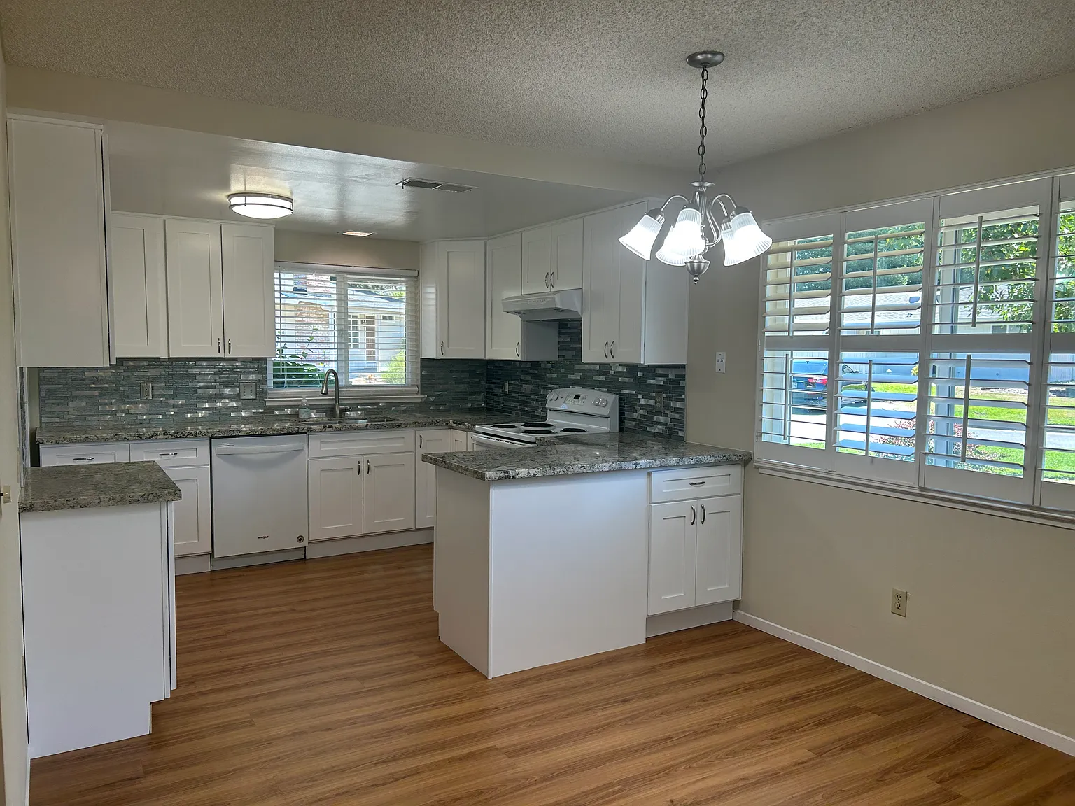 2 bed, 1172 sqft, $2,800 — Photo 4