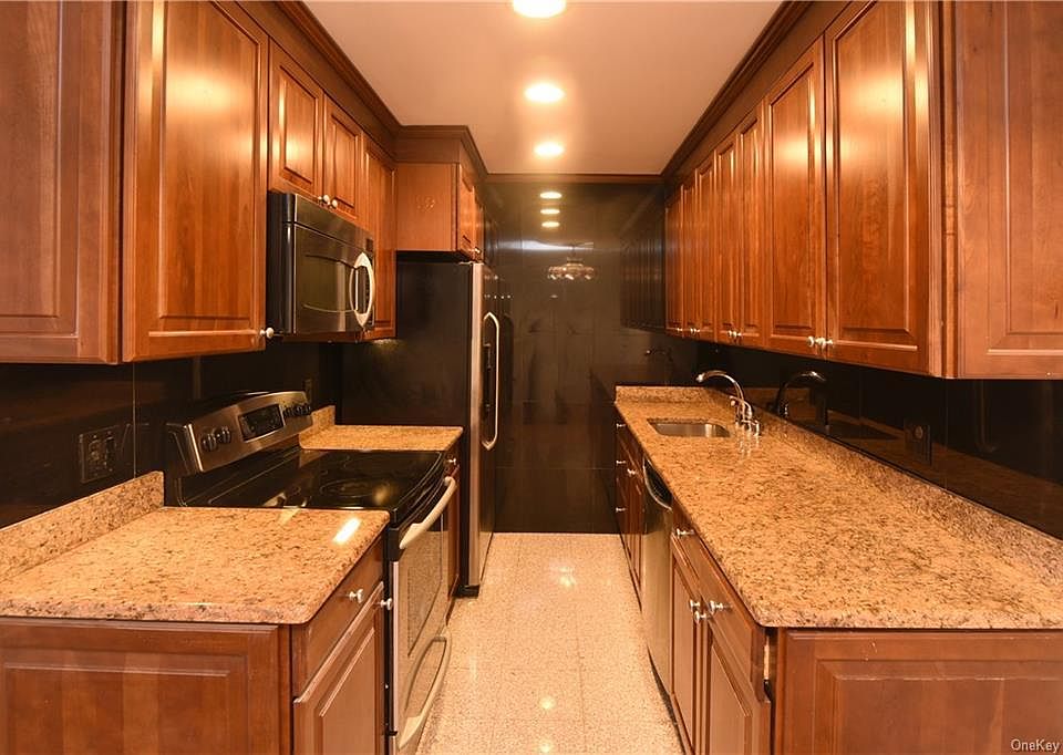 1st image of 260 West St #69498ecc1