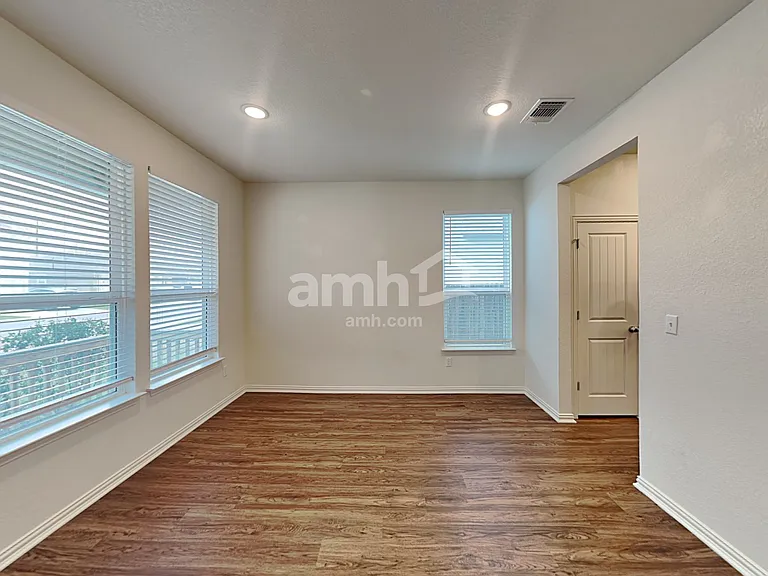 2714 Brogan Crk — Photo 4