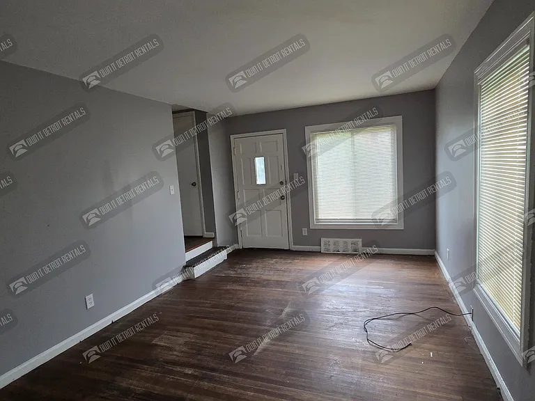 2746 Ewald Cir — Photo 6