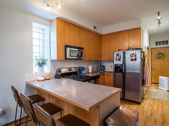 4th image of 1616 N Wood St APT 3