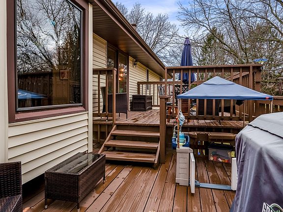 5th image of 1570 Featherstone Rd