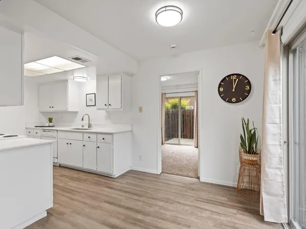 1311 Drake Dr APT 7, Davis, CA 95616