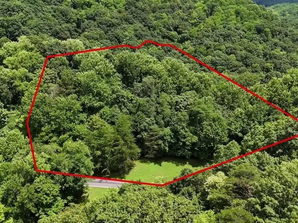 2 Granite Falls Dr, Landrum, SC 29356