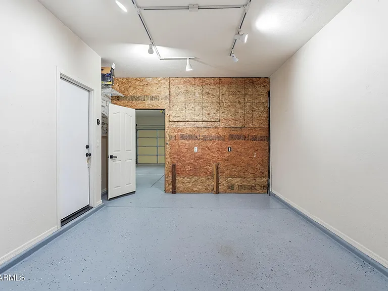 11402 W Alvarado Rd — Photo 46